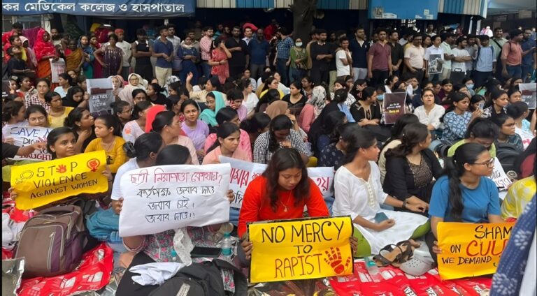 Protest : Bengal Midnight Rally Over Doctor’s Rape-Murder